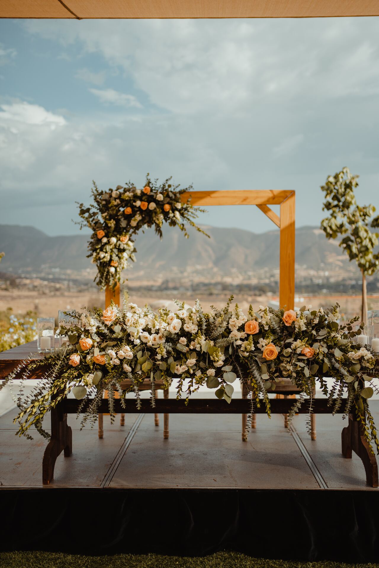 Jardín decorado para boda en Parra del Valle, hotel boutique en Valle de Guadalupe